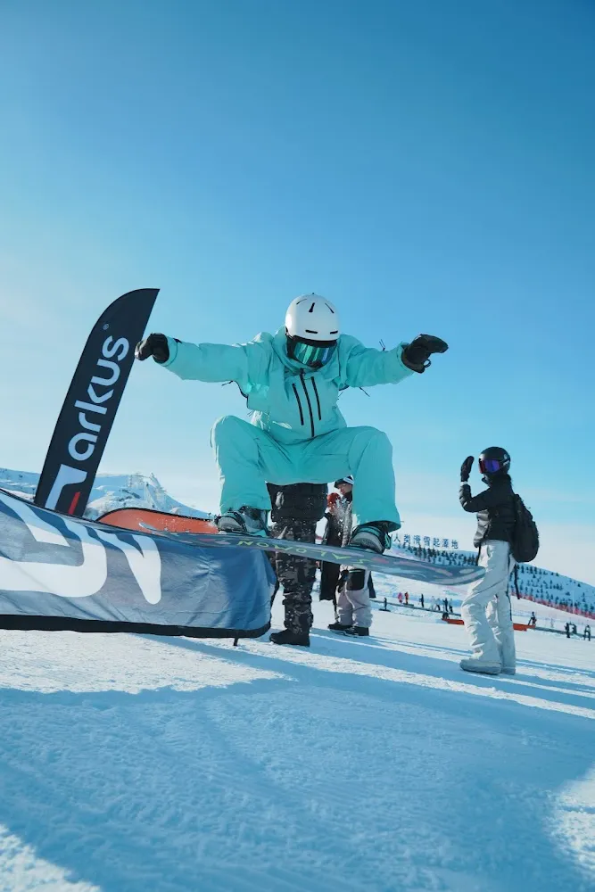 Yanrong Yu - Freeride World Tour Athlete